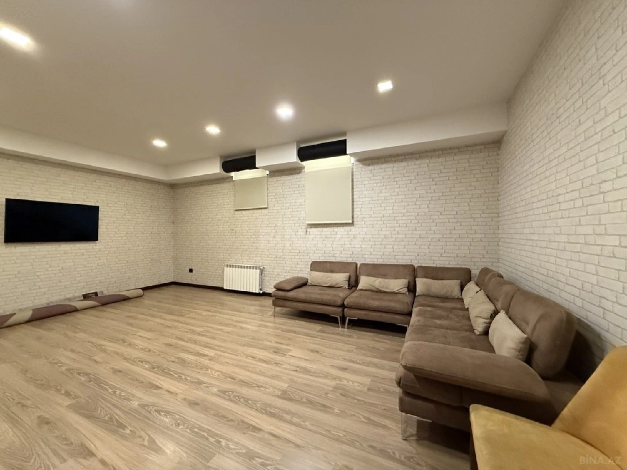 Satılır 8 otaqlı həyət evi 500 m²