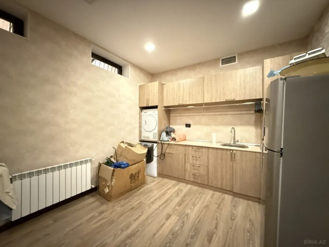 Satılır 8 otaqlı həyət evi 500 m²