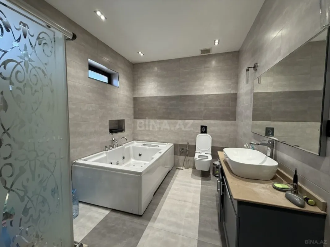 Satılır 8 otaqlı həyət evi 500 m²