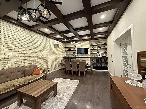 Satılır 8 otaqlı həyət evi 500 m²