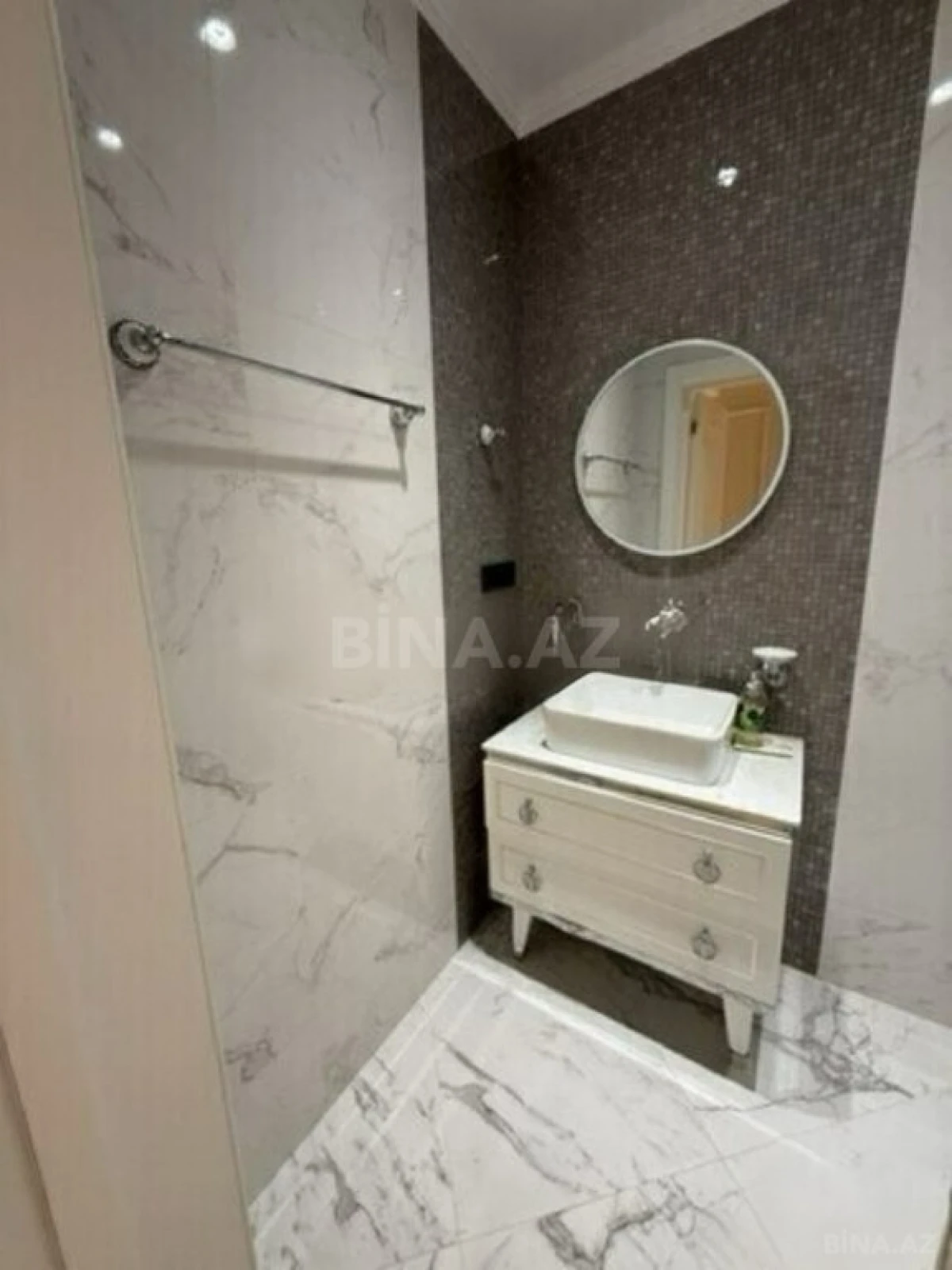 Kirayə verilir 2 otaqlı mənzil 80 m²
