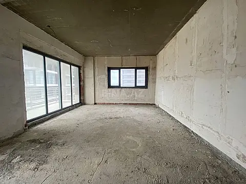 Satılır 3 otaqlı mənzil 157 m²