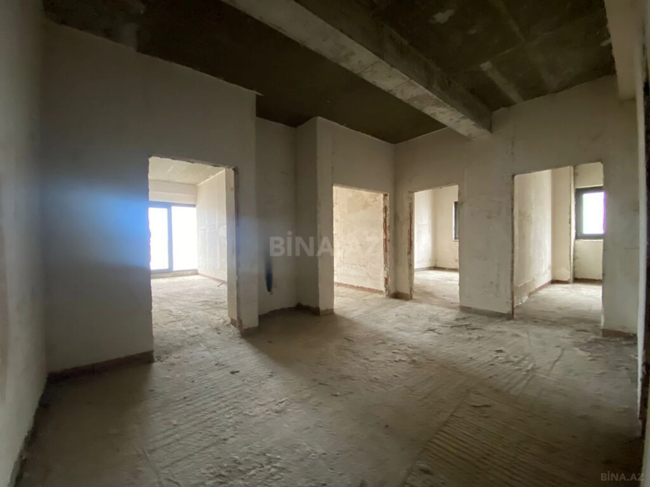Satılır 3 otaqlı mənzil 157 m²