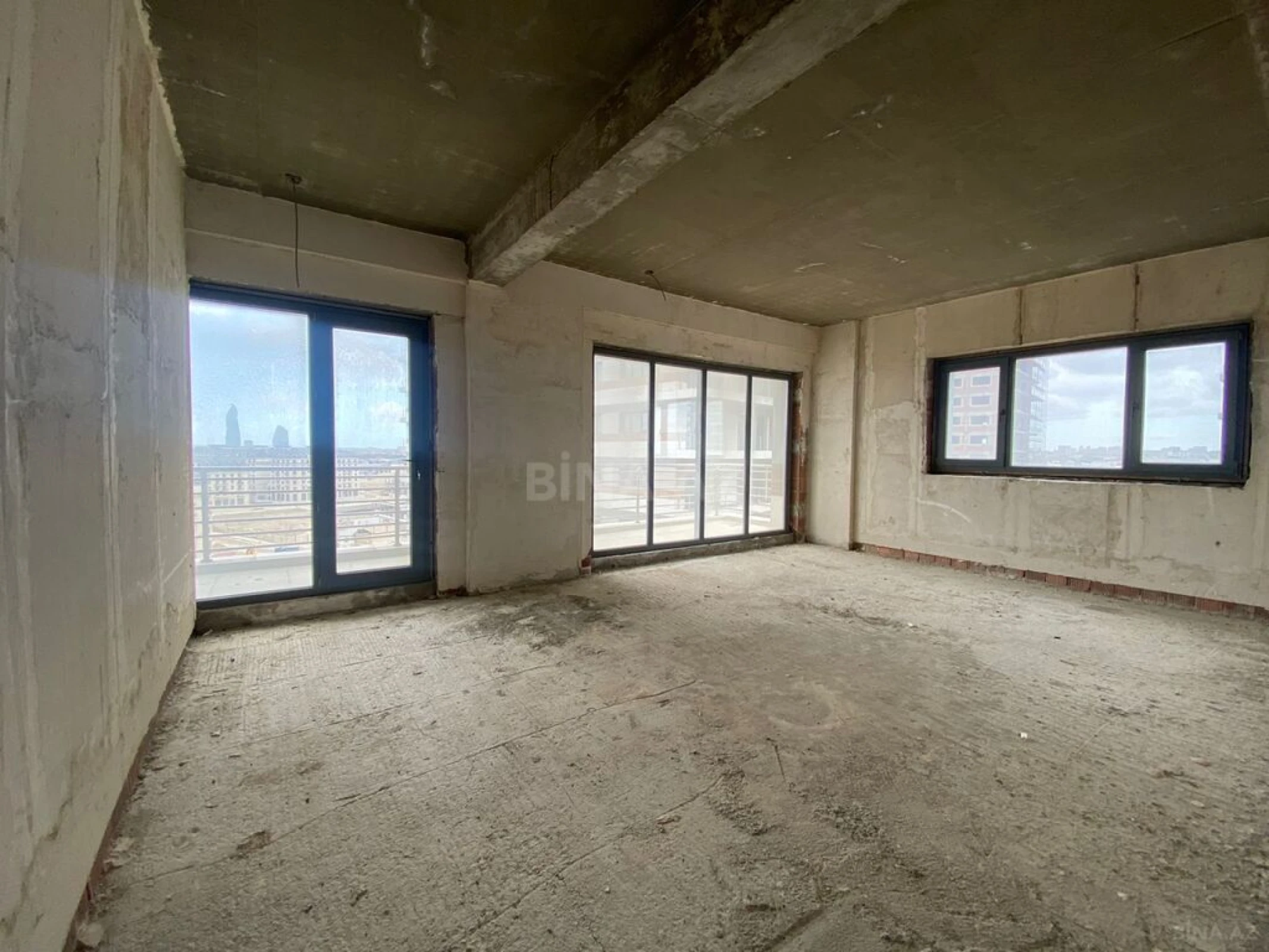 Satılır 3 otaqlı mənzil 157 m²