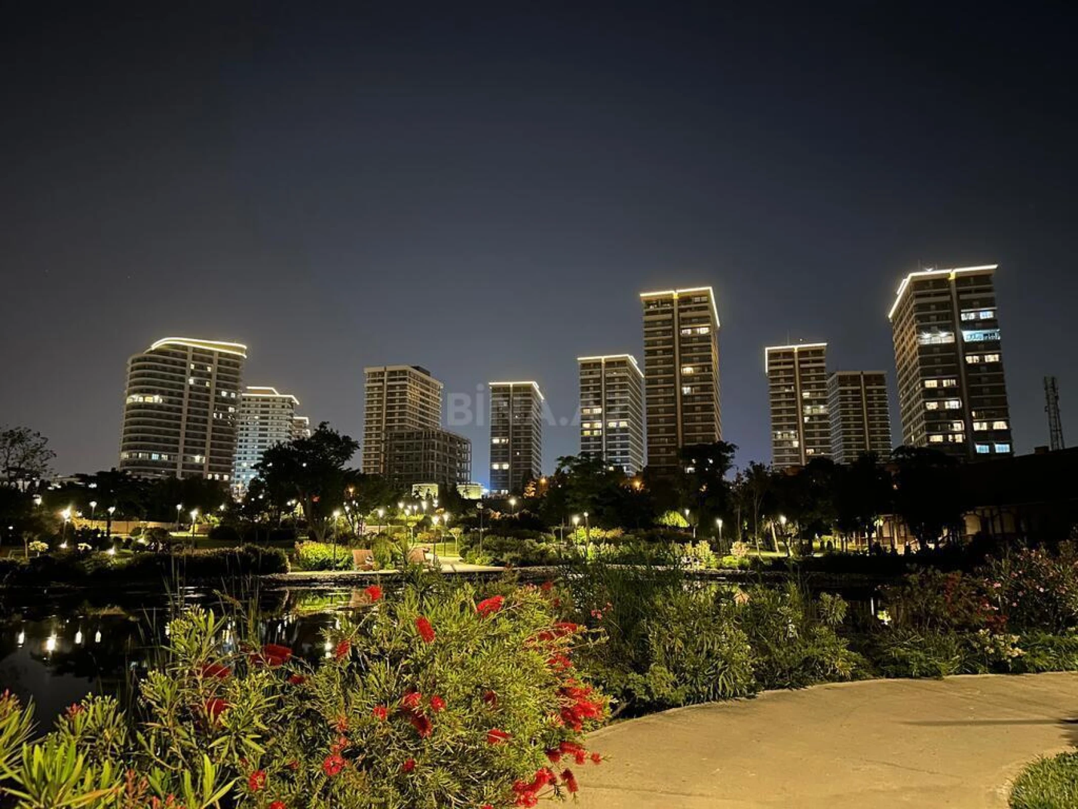 Satılır 3 otaqlı mənzil 157 m²