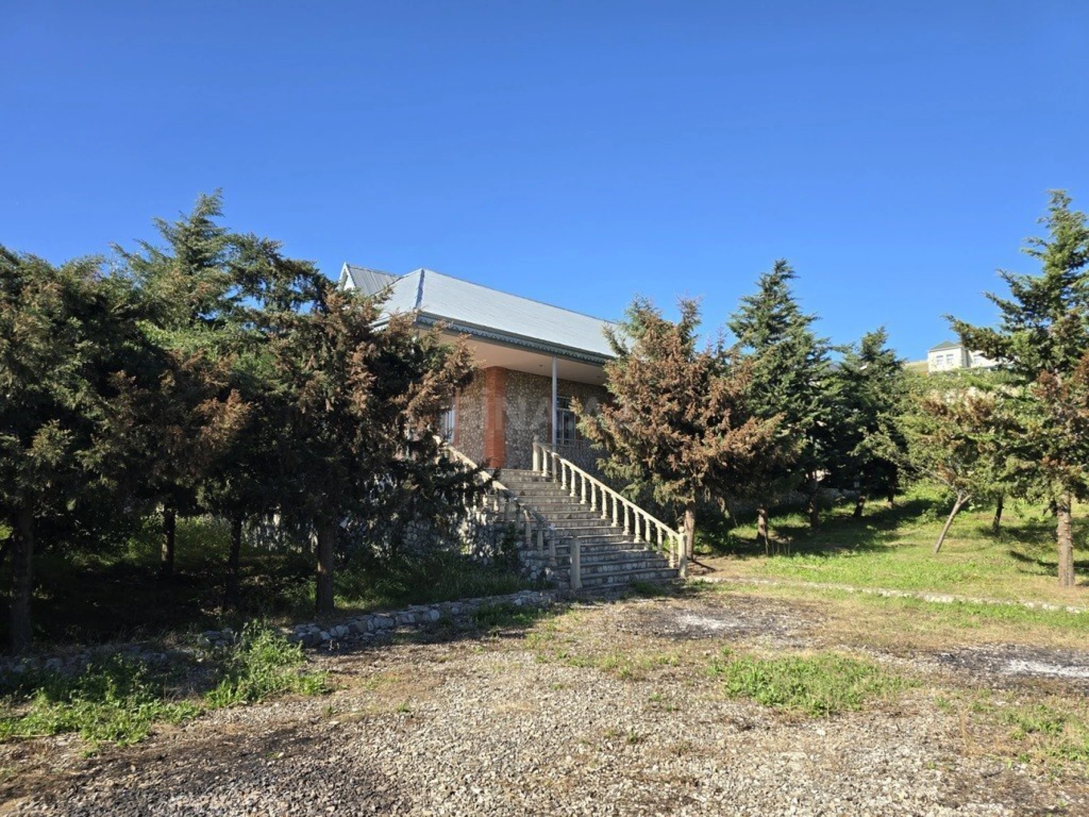 Satılır 4 otaqlı həyət evi 172 m²