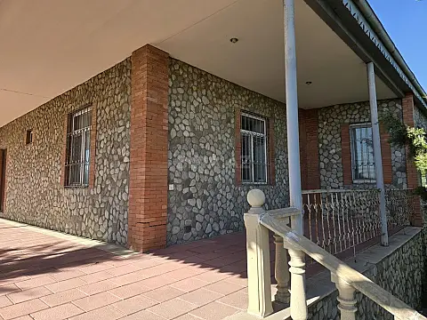 Satılır 4 otaqlı həyət evi 172 m²