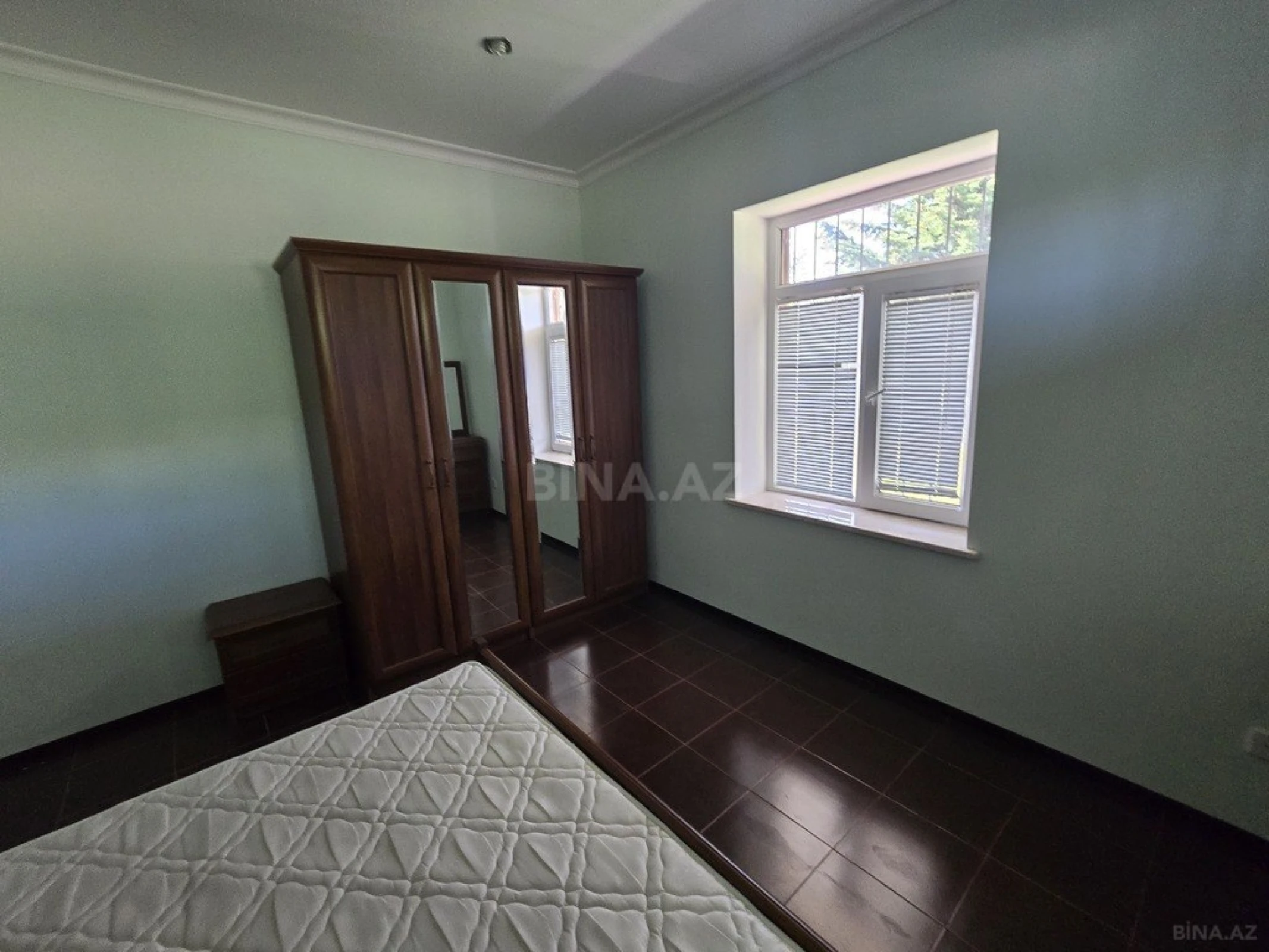 Satılır 4 otaqlı həyət evi 172 m²