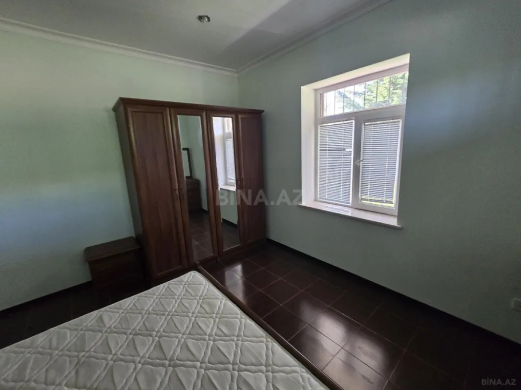 Satılır 4 otaqlı həyət evi 172 m²