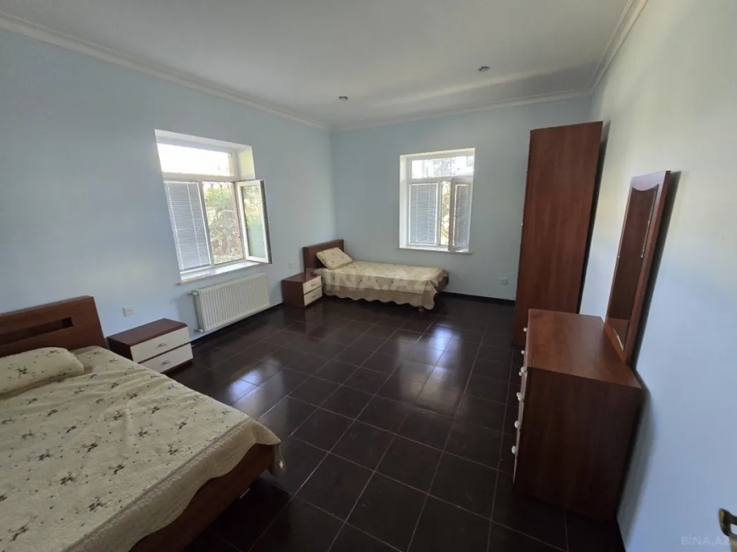 Satılır 4 otaqlı həyət evi 172 m²
