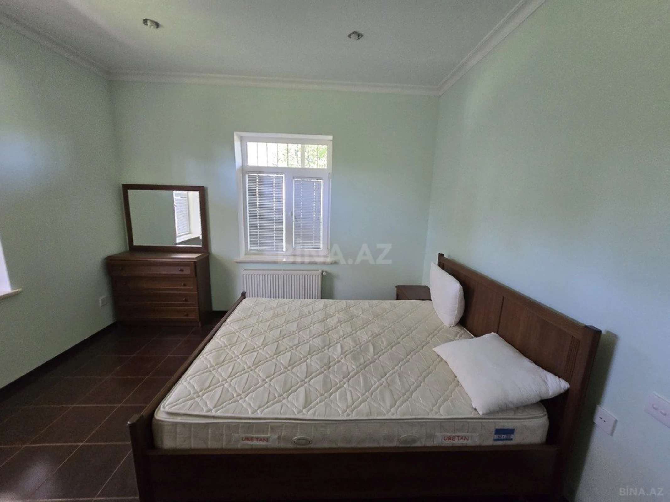 Satılır 4 otaqlı həyət evi 172 m²