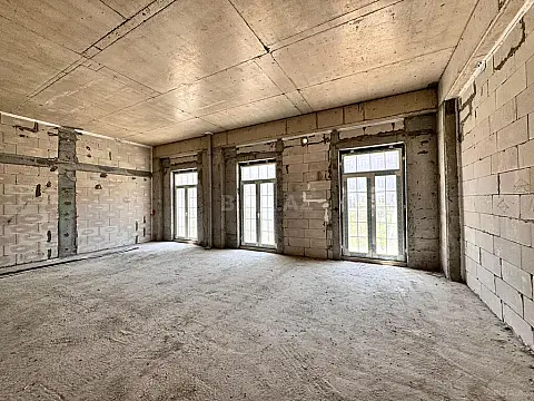 Satılır 4 otaqlı mənzil 148 m²