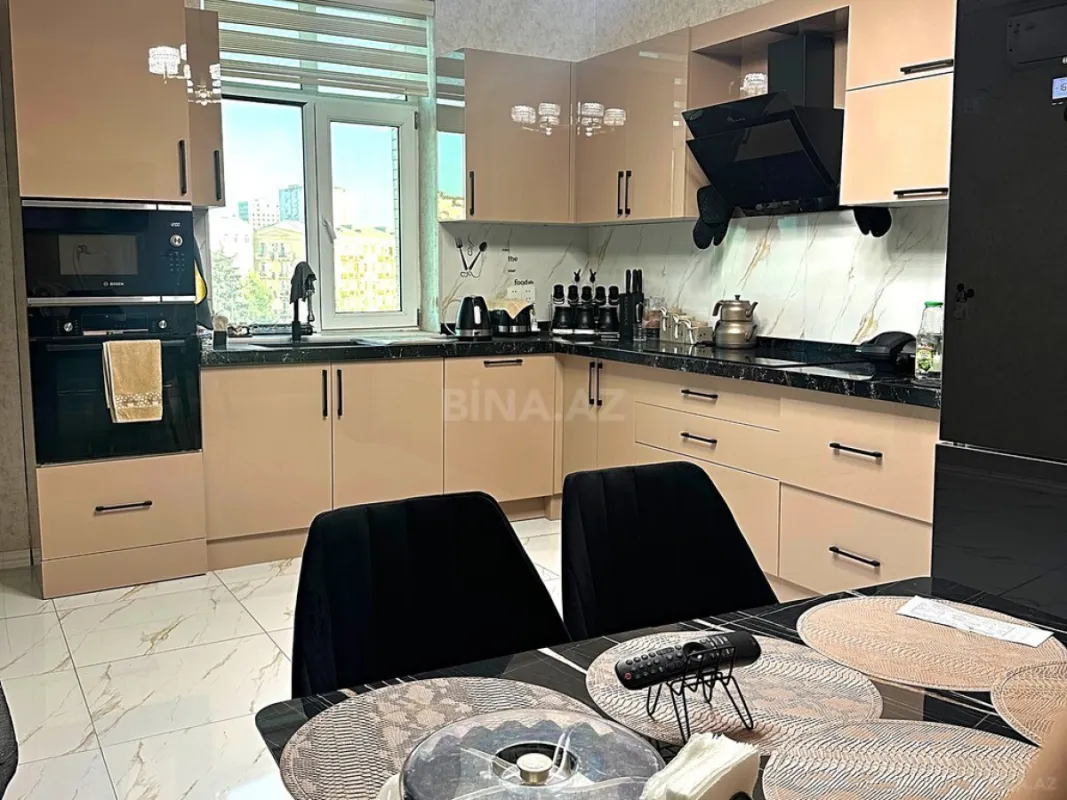 Satılır 3 otaqlı mənzil 156 m²