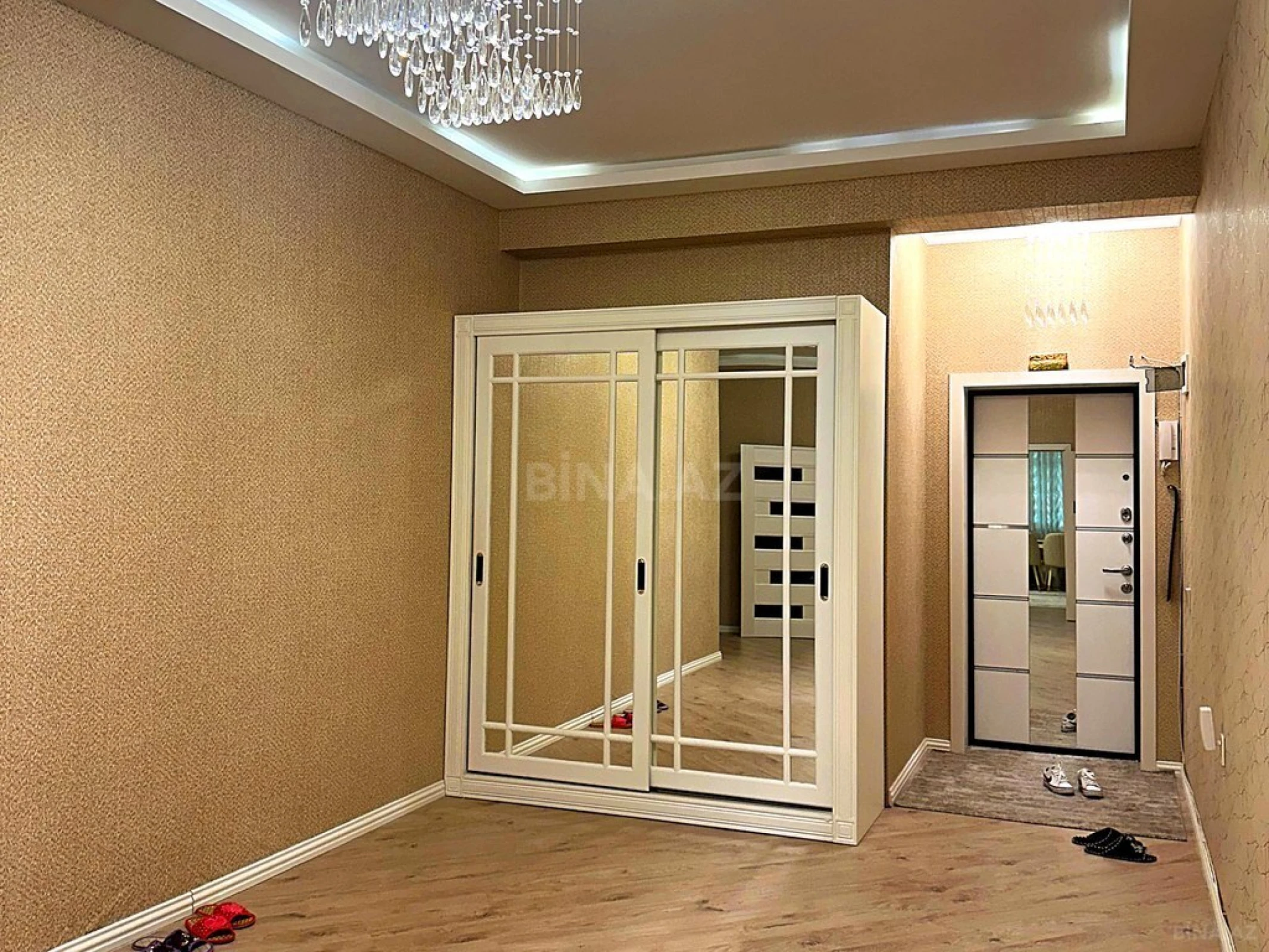 Satılır 3 otaqlı mənzil 156 m²