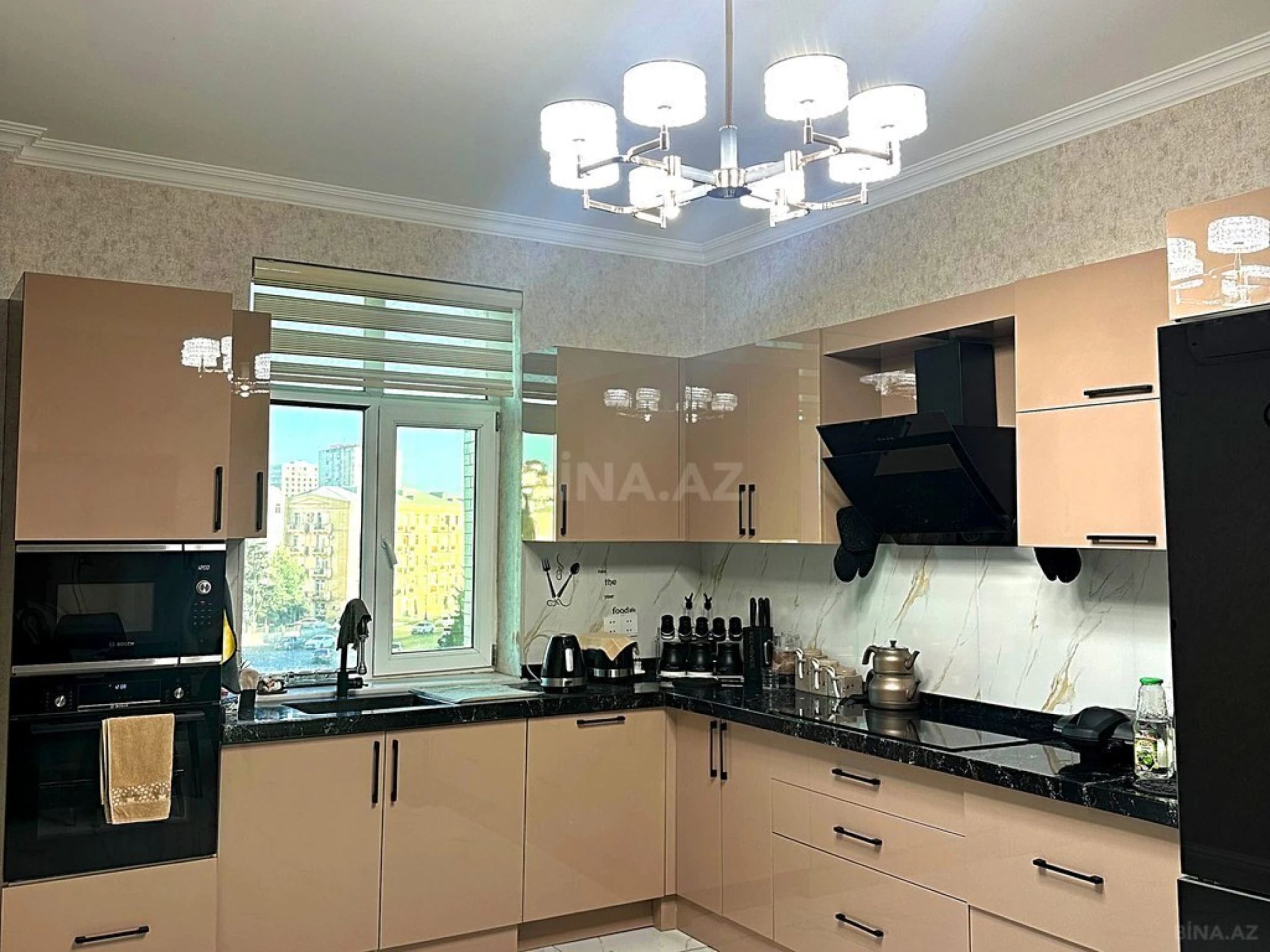 Satılır 3 otaqlı mənzil 156 m²