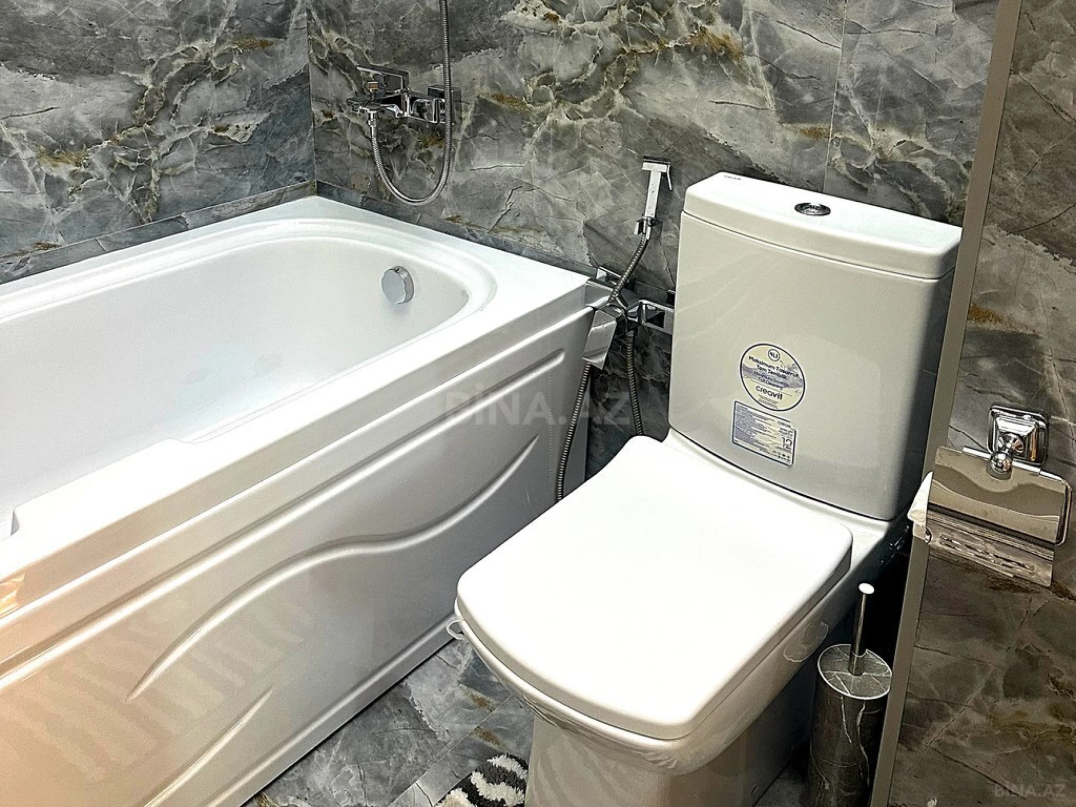 Satılır 3 otaqlı mənzil 156 m²