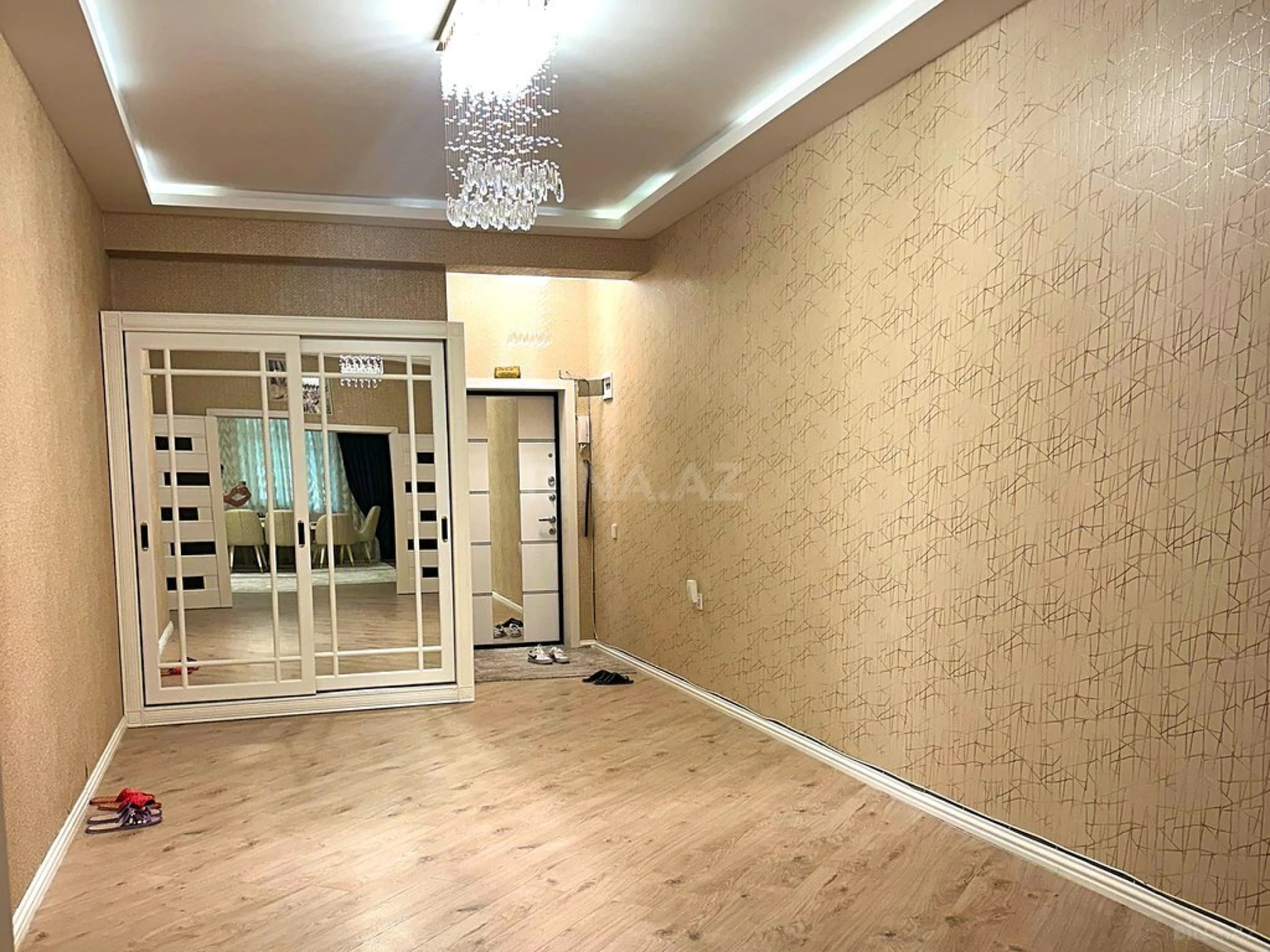 Satılır 3 otaqlı mənzil 156 m²