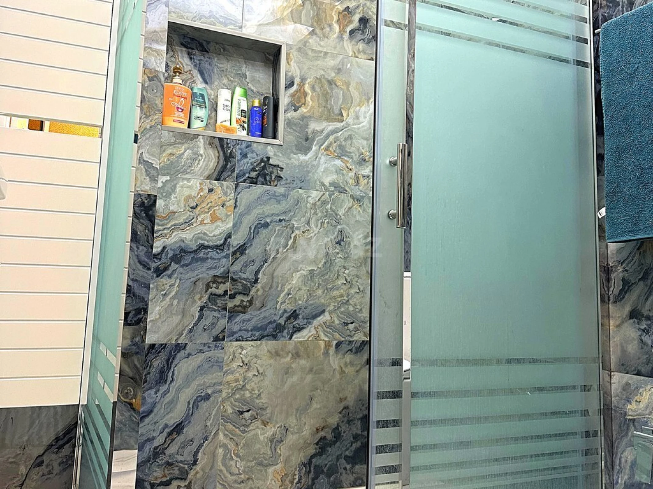 Satılır 3 otaqlı mənzil 156 m²