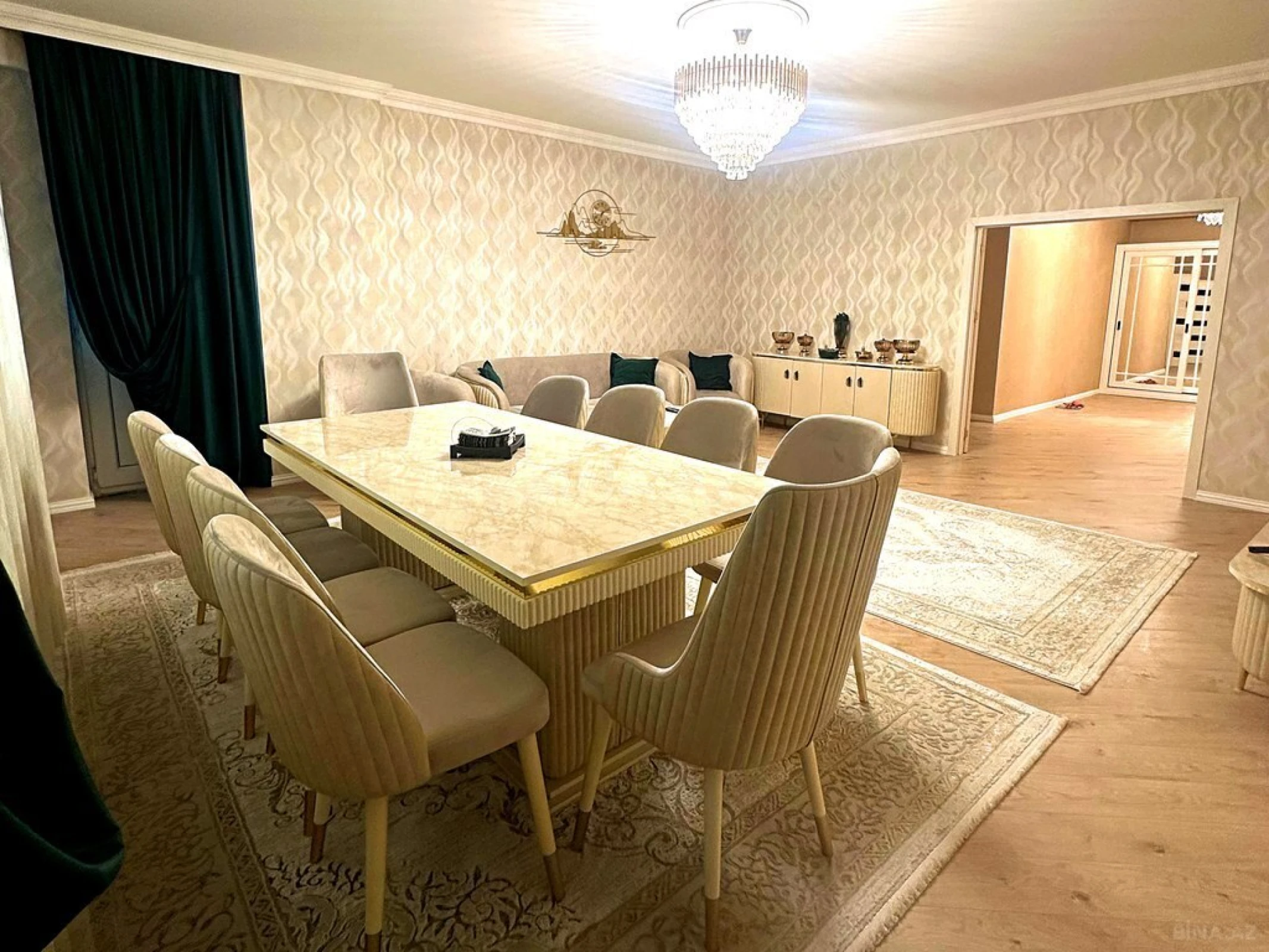 Satılır 3 otaqlı mənzil 156 m²