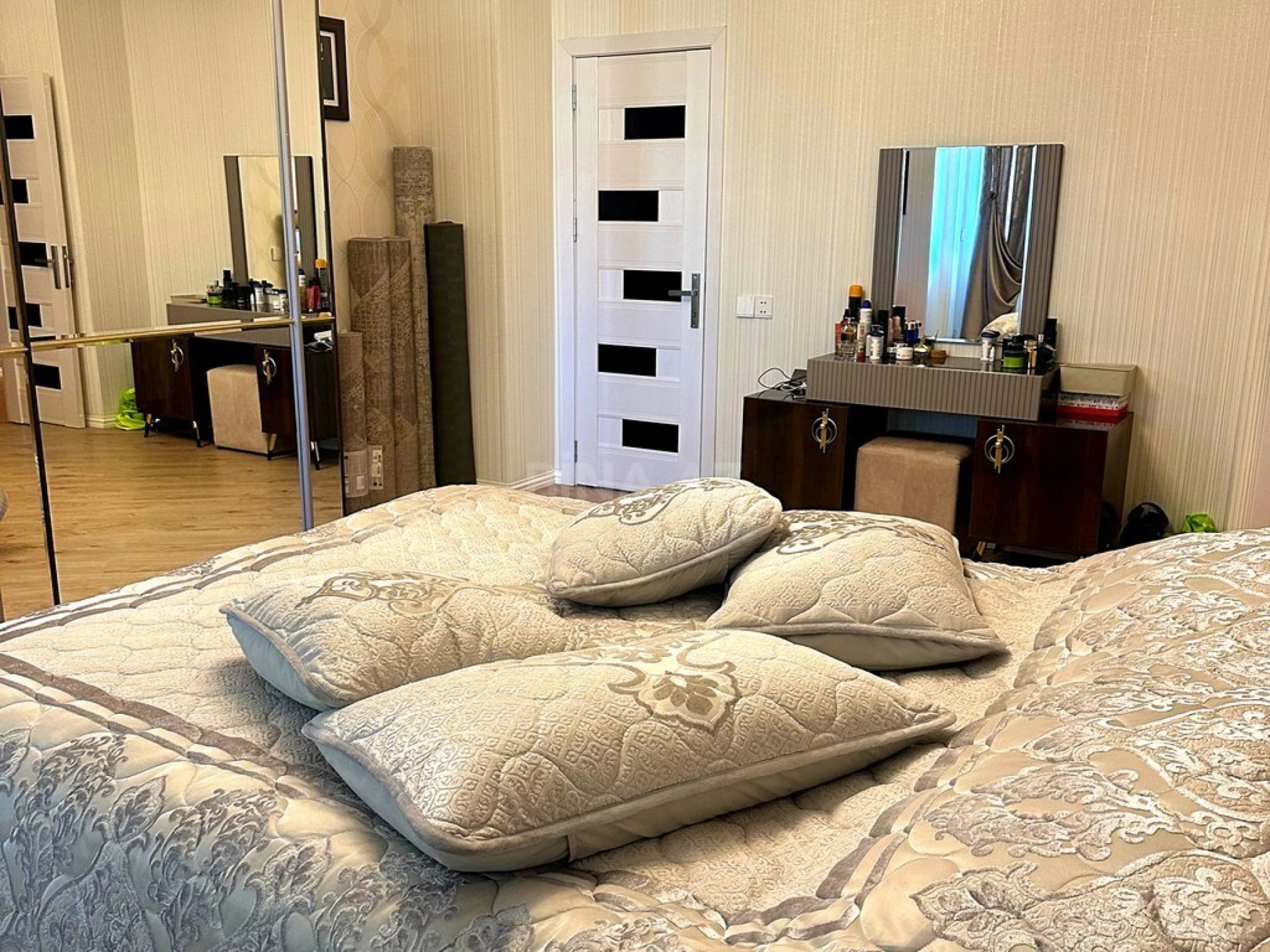 Satılır 3 otaqlı mənzil 156 m²