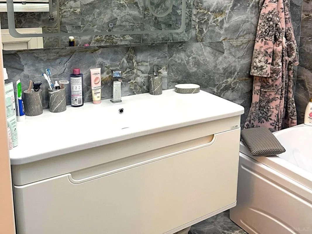 Satılır 3 otaqlı mənzil 156 m²