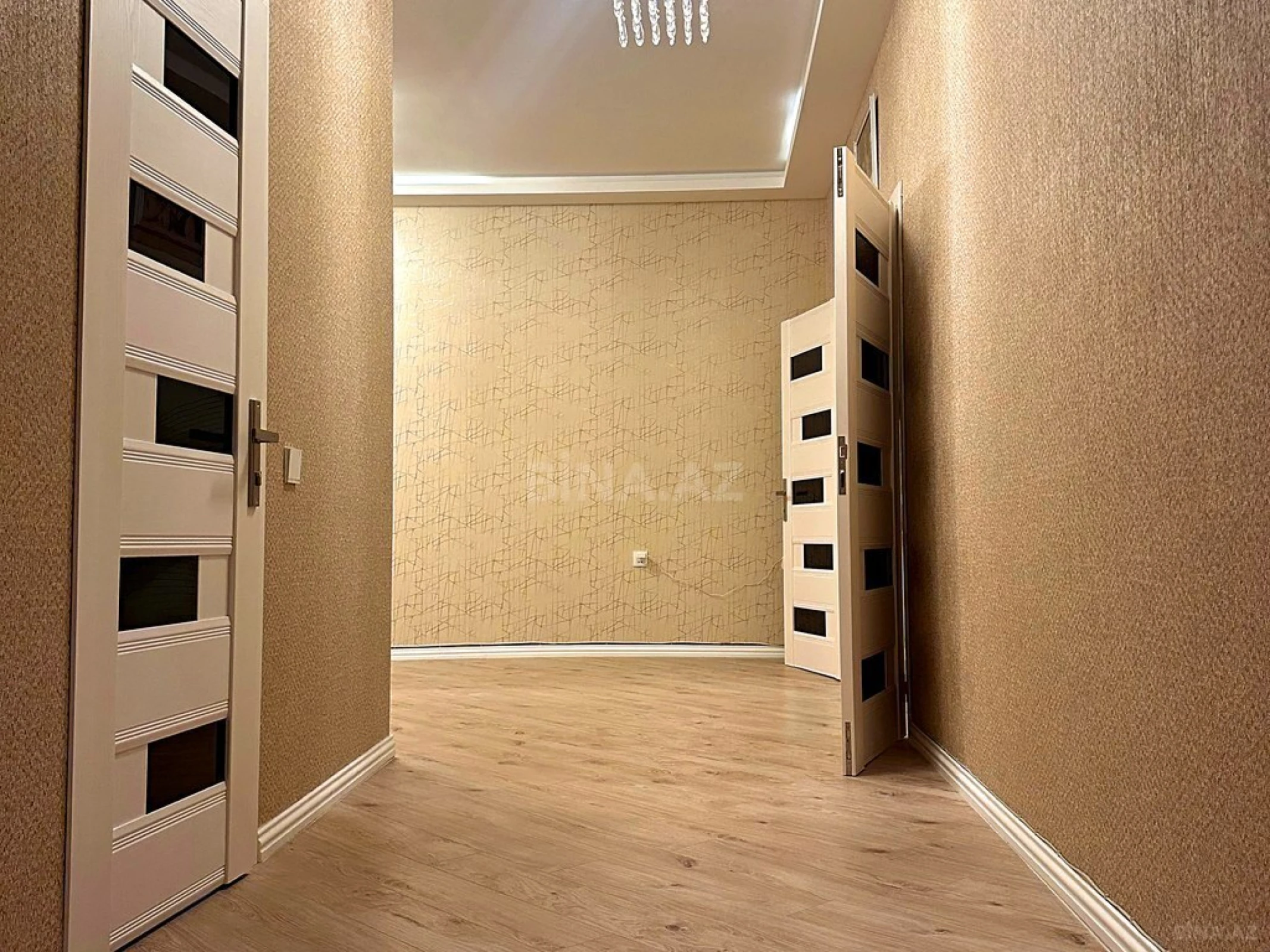 Satılır 3 otaqlı mənzil 156 m²