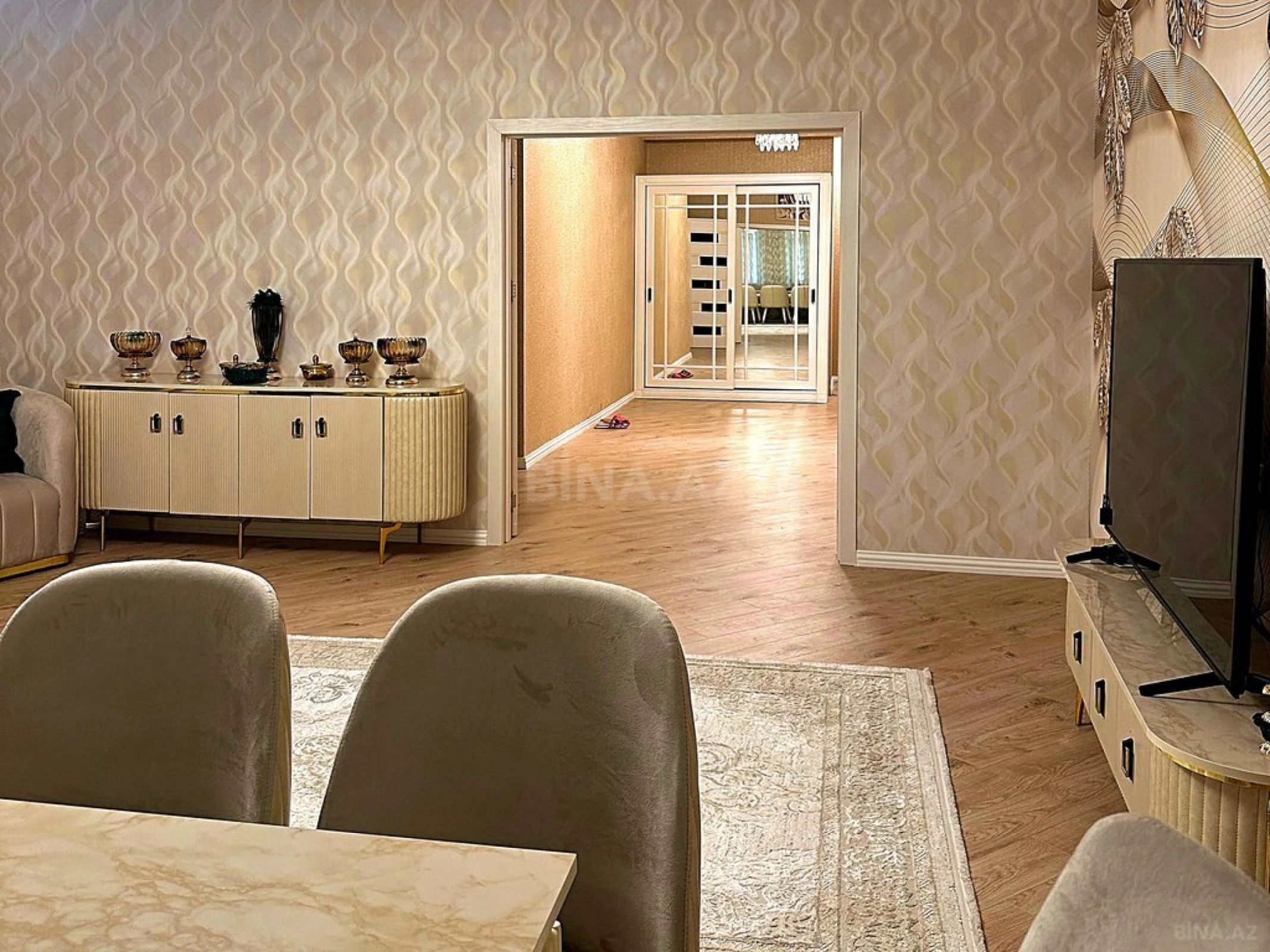 Satılır 3 otaqlı mənzil 156 m²