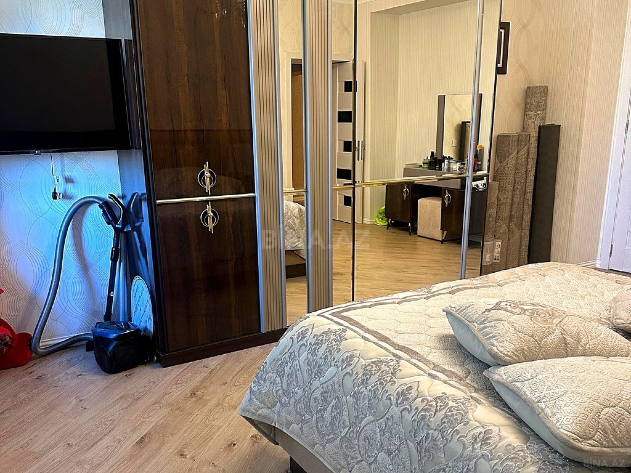 Satılır 3 otaqlı mənzil 156 m²