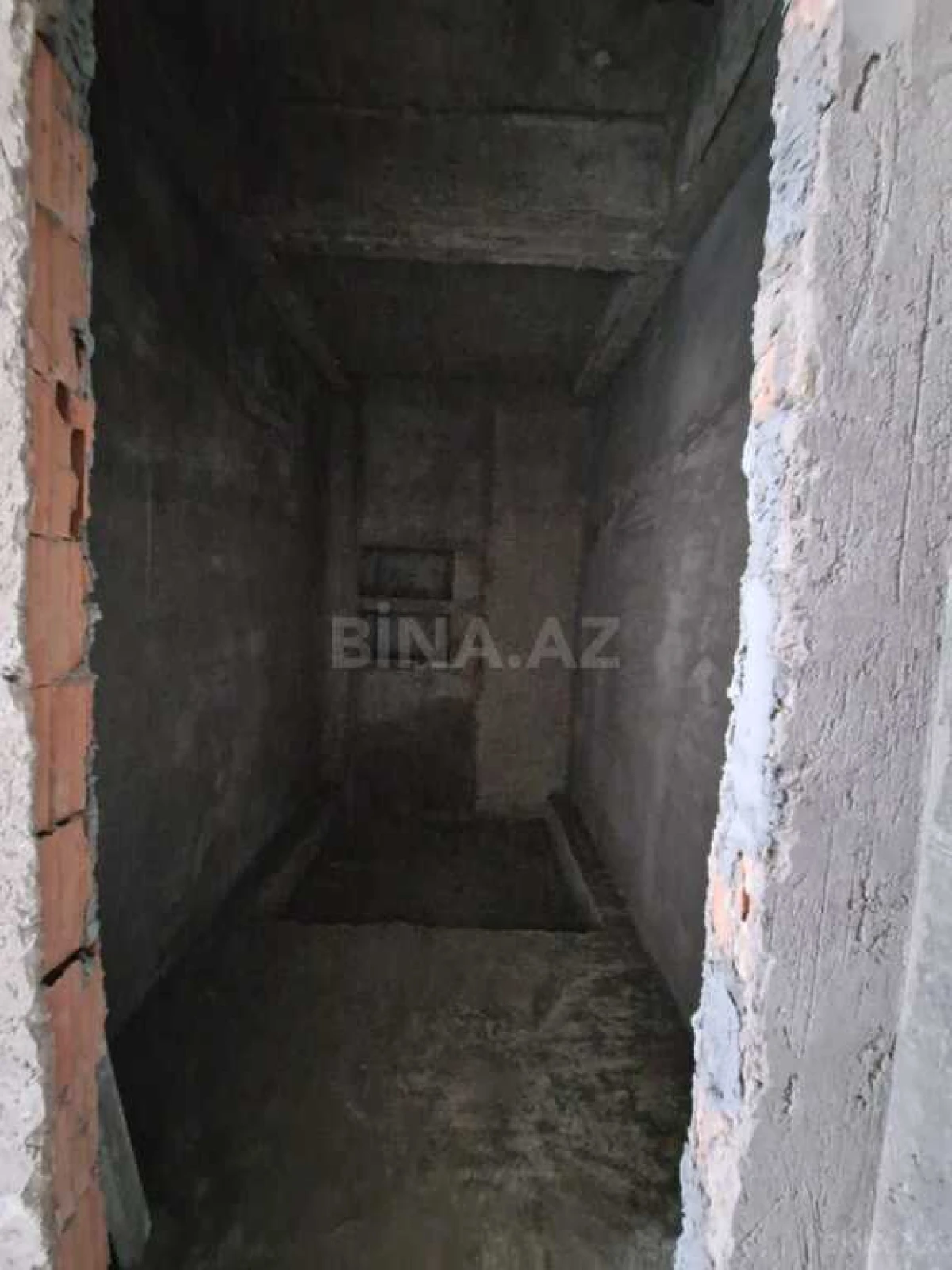 Satılır 5 otaqlı mənzil 195 m²