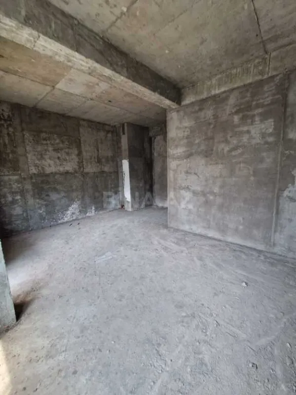 Satılır 5 otaqlı mənzil 195 m²