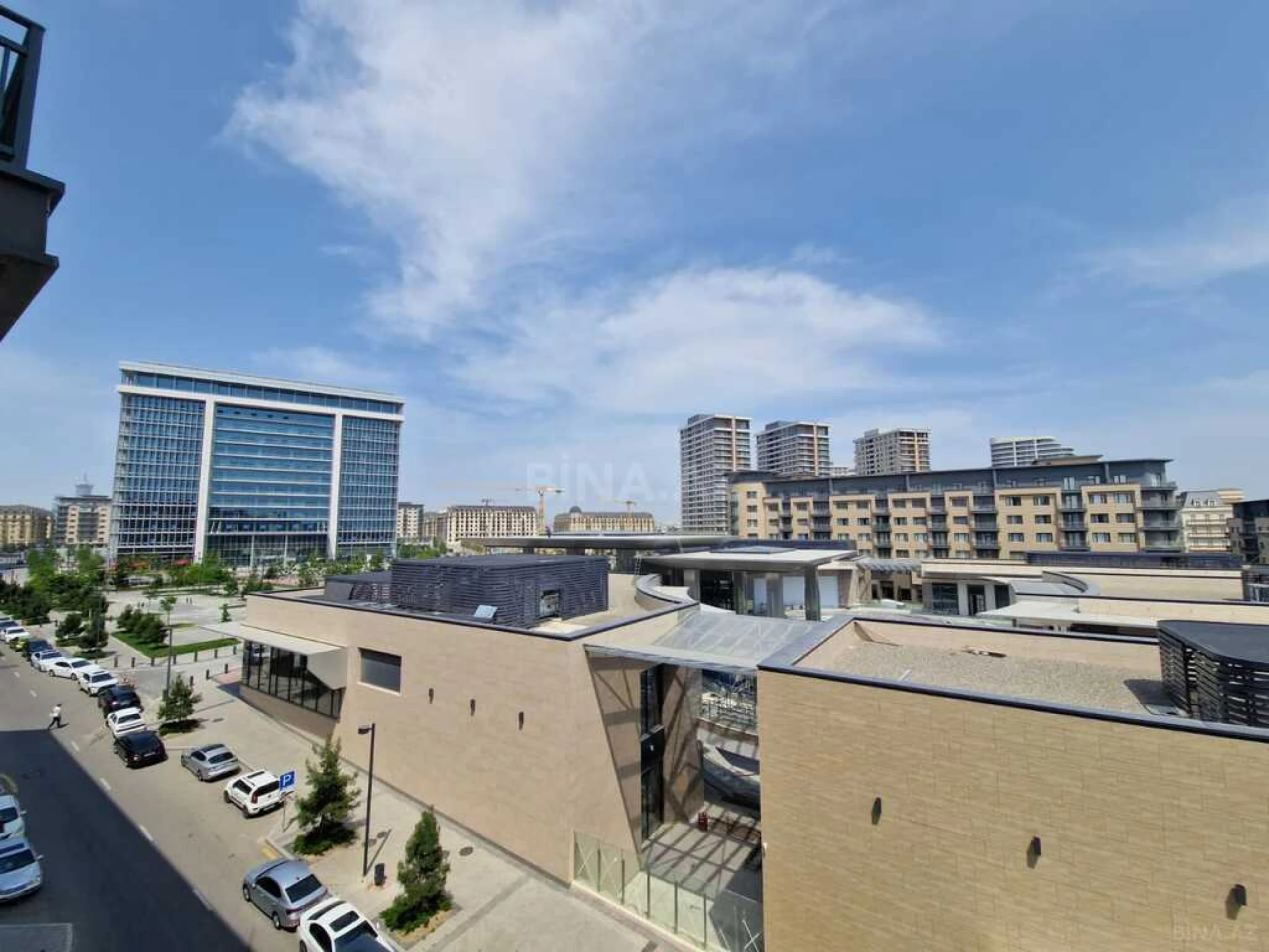 Satılır 5 otaqlı mənzil 195 m²