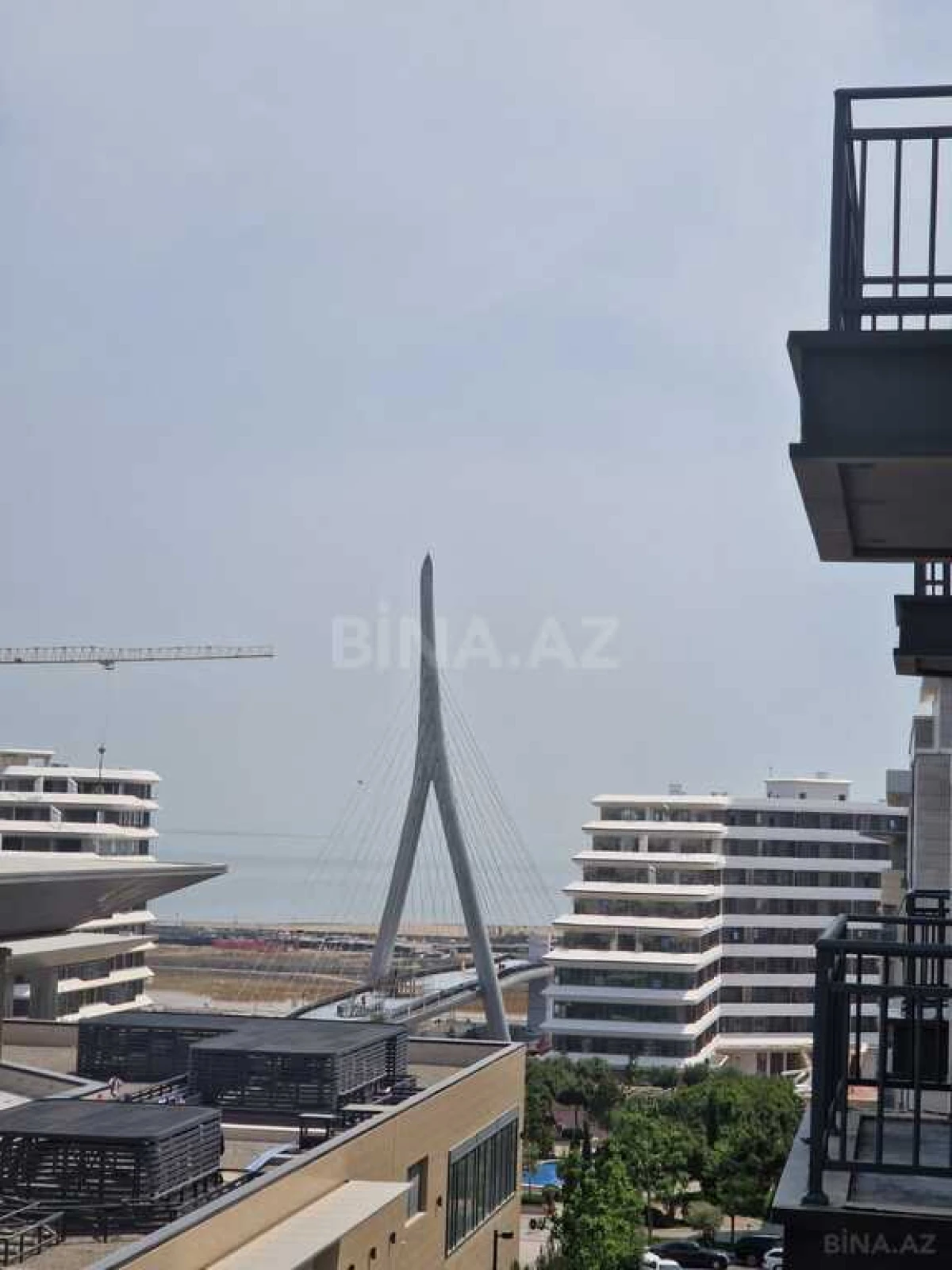 Satılır 5 otaqlı mənzil 195 m²