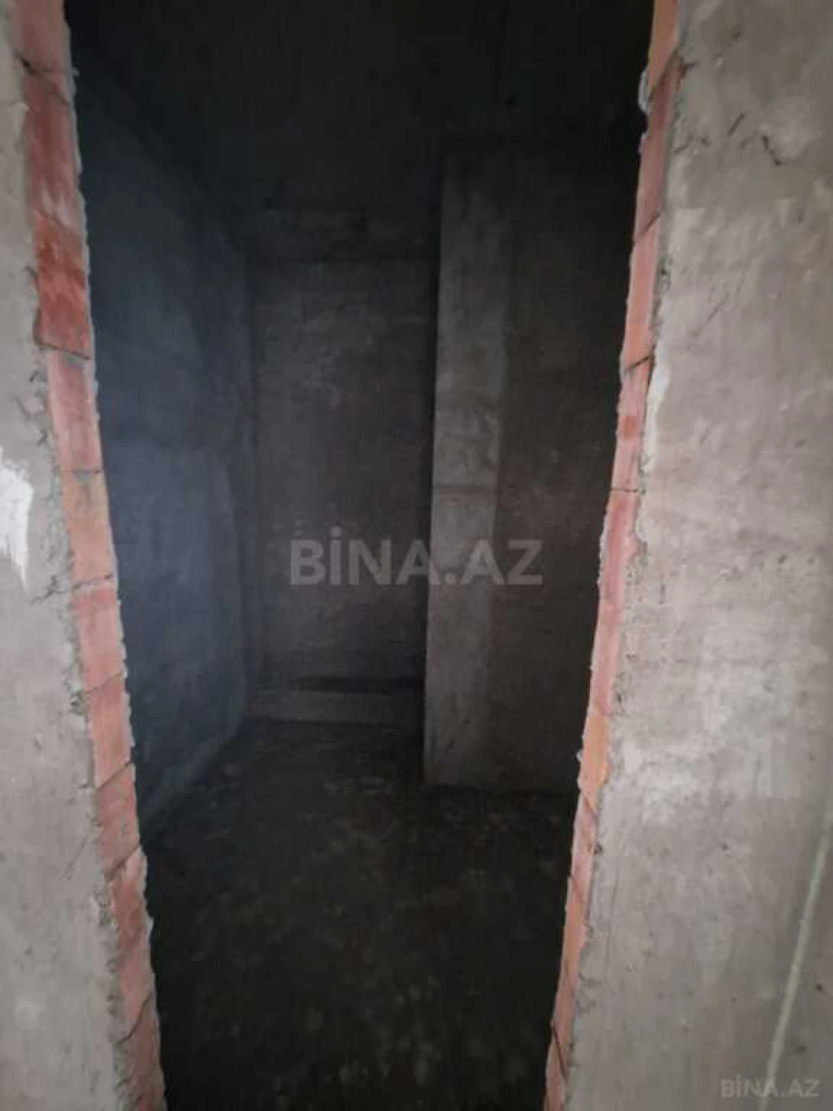 Satılır 5 otaqlı mənzil 195 m²