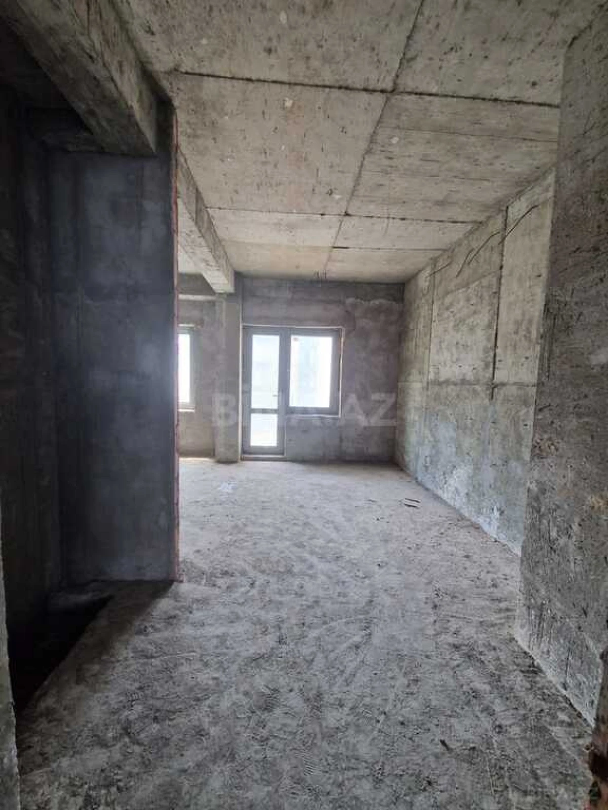 Satılır 5 otaqlı mənzil 195 m²