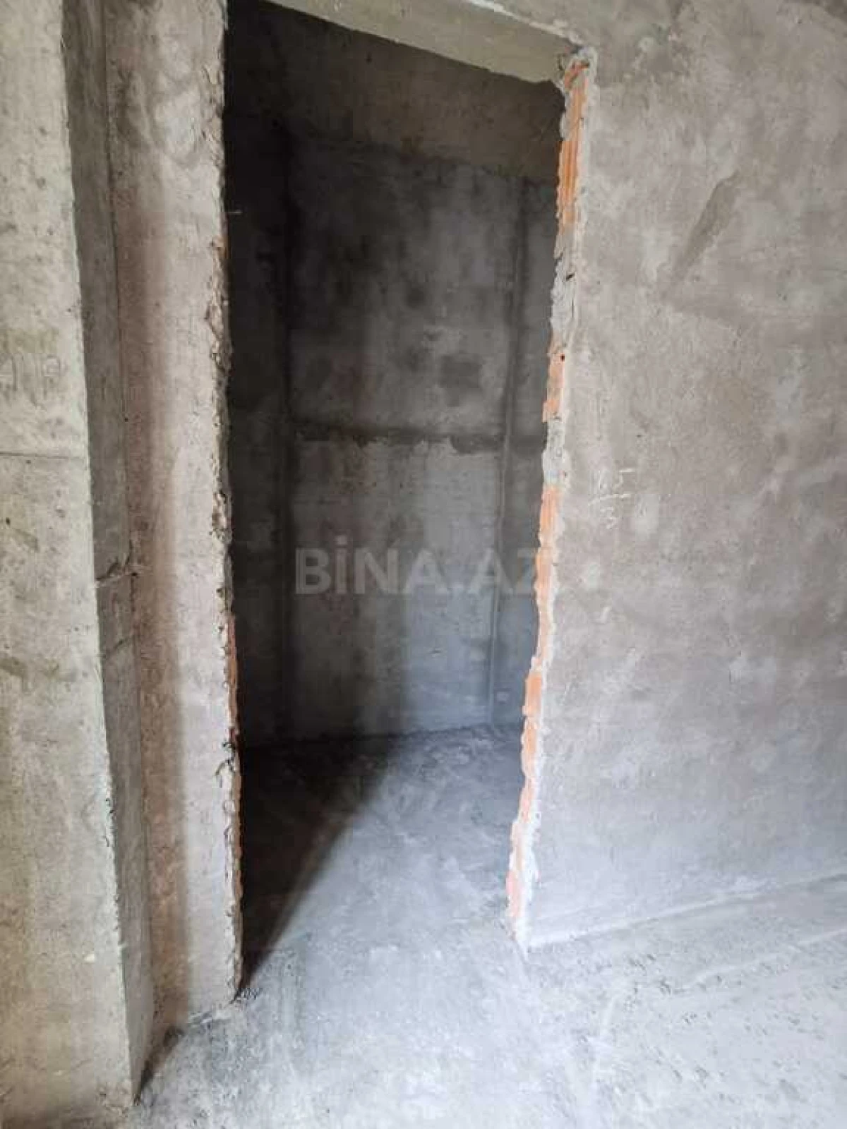 Satılır 5 otaqlı mənzil 195 m²