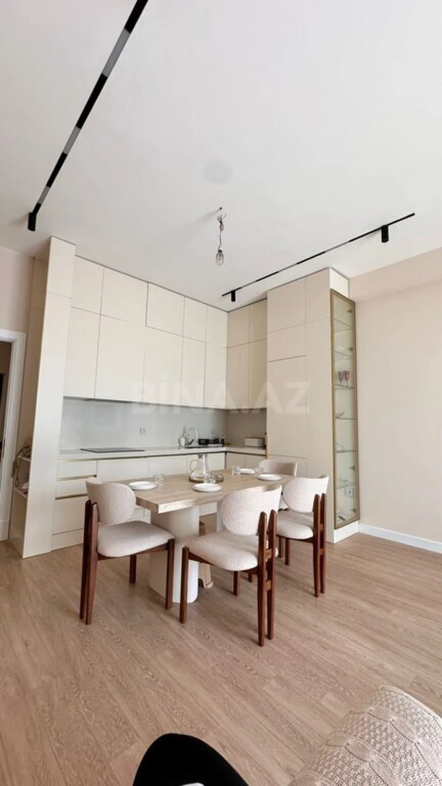 Kirayə verilir 2 otaqlı mənzil 75 m²