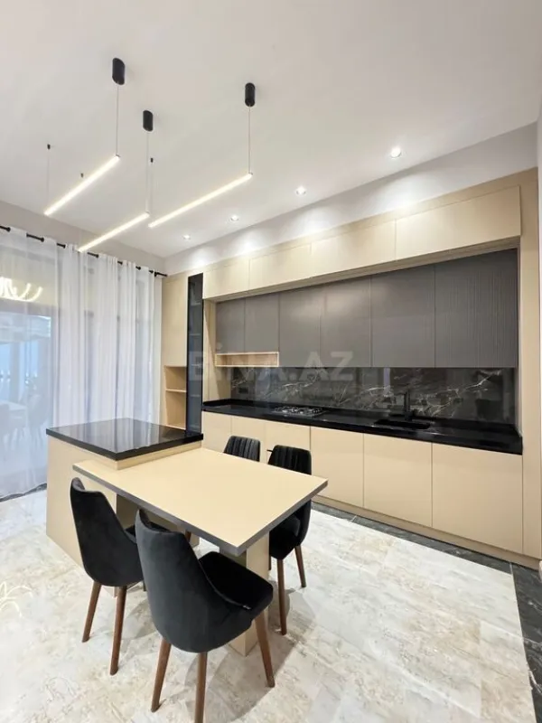 Satılır 5 otaqlı həyət evi 220 m²