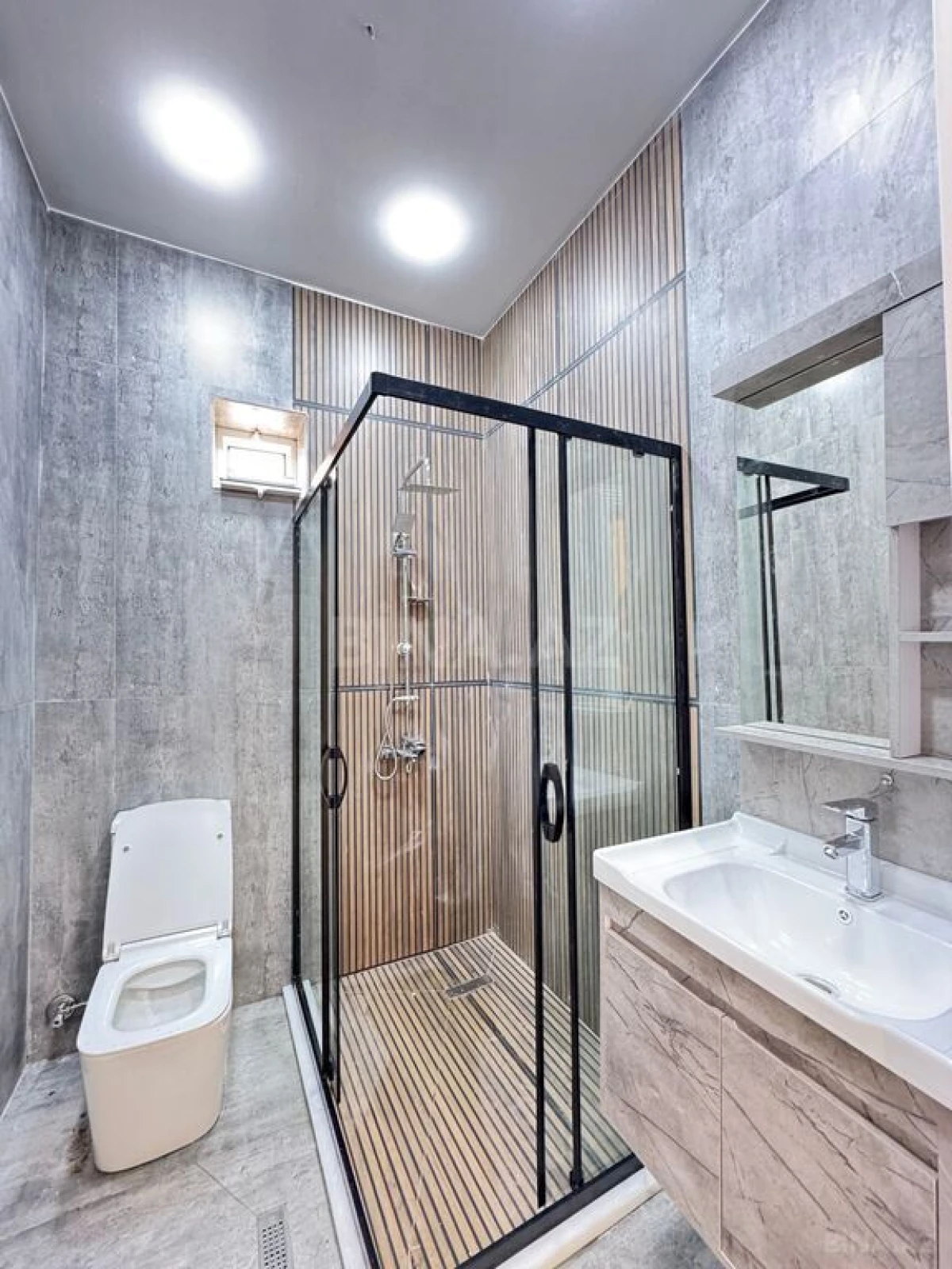 Satılır 4 otaqlı həyət evi 135 m²