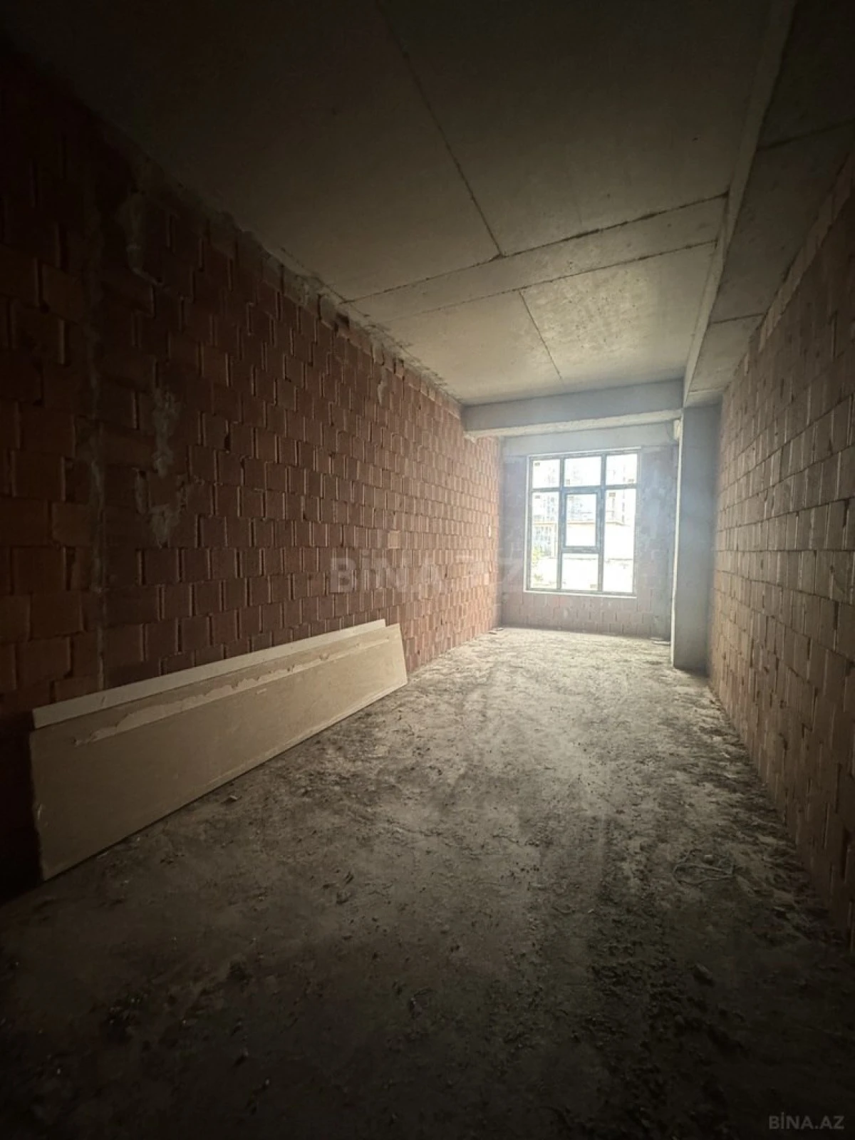 Satılır 3 otaqlı mənzil 142 m²