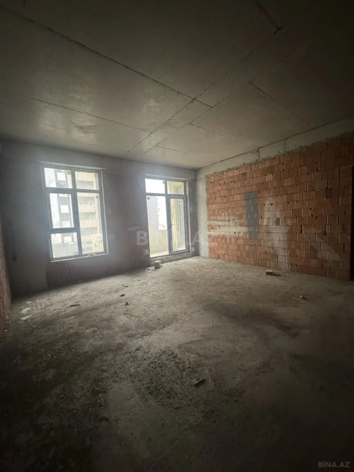 Satılır 3 otaqlı mənzil 142 m²