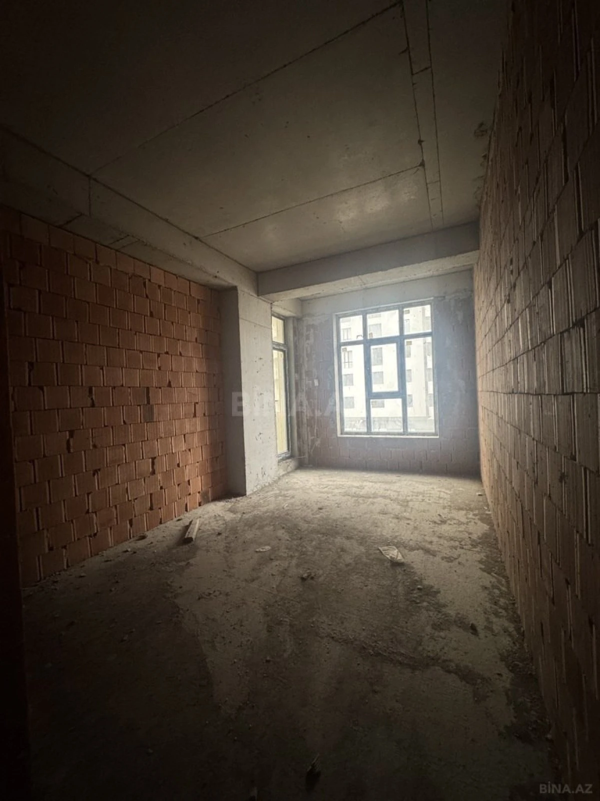 Satılır 3 otaqlı mənzil 142 m²