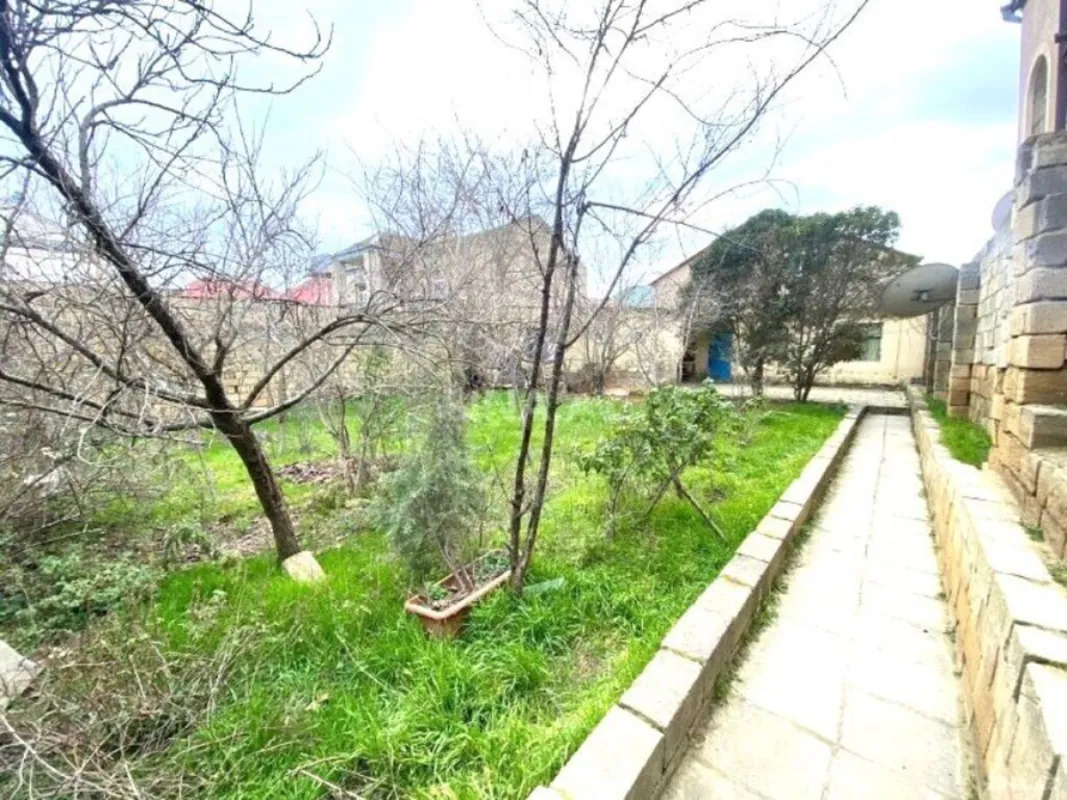 Satılır 7 otaqlı həyət evi 200 m²