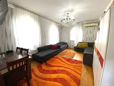 Satılır 7 otaqlı həyət evi 200 m²
