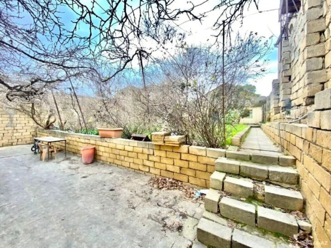 Satılır 7 otaqlı həyət evi 200 m²