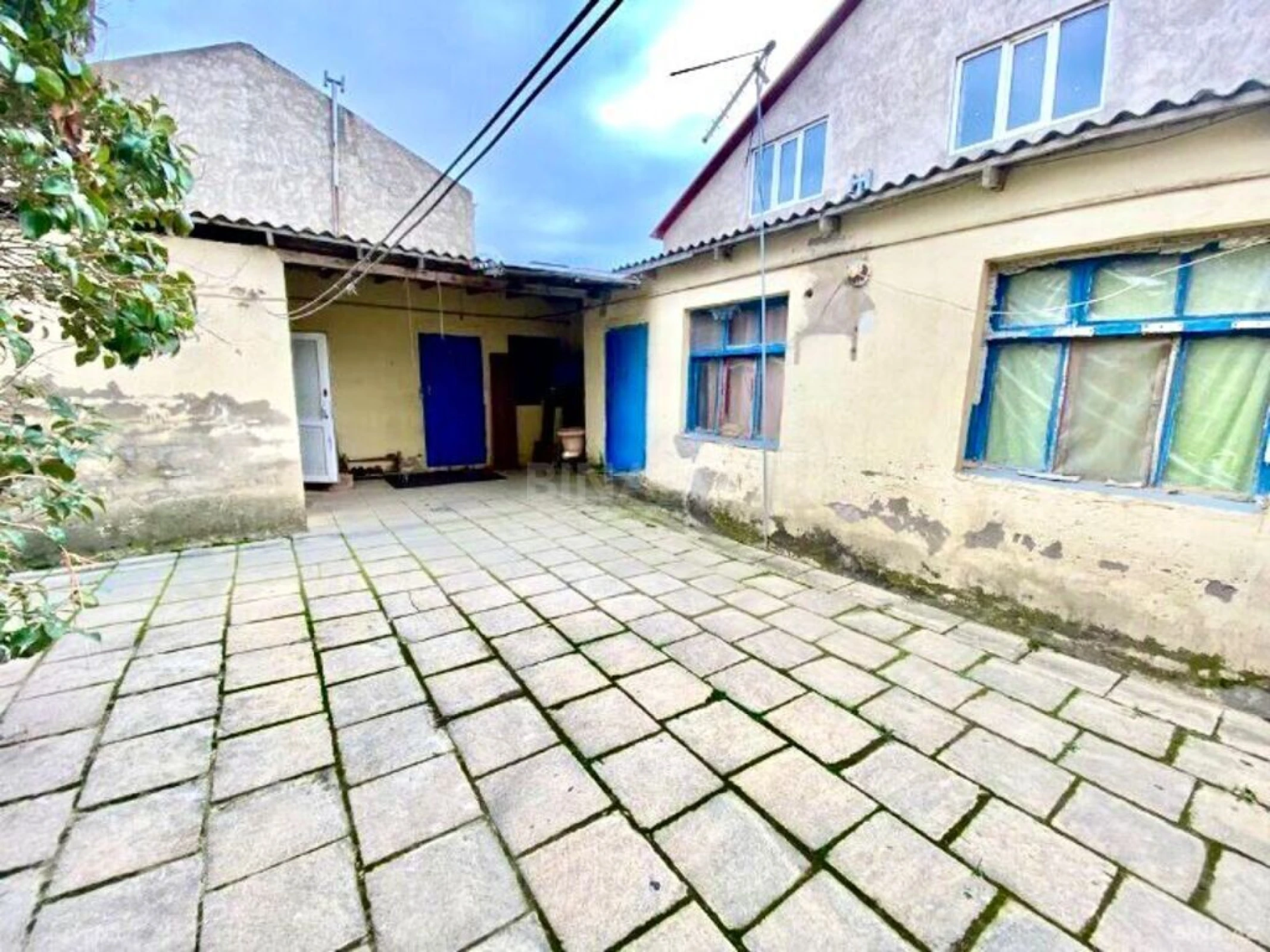 Satılır 7 otaqlı həyət evi 200 m²
