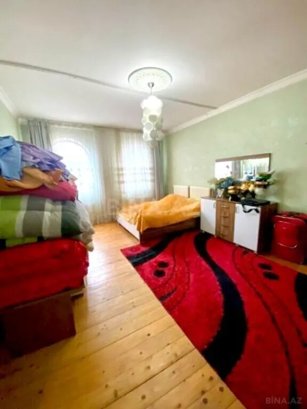 Satılır 7 otaqlı həyət evi 200 m²