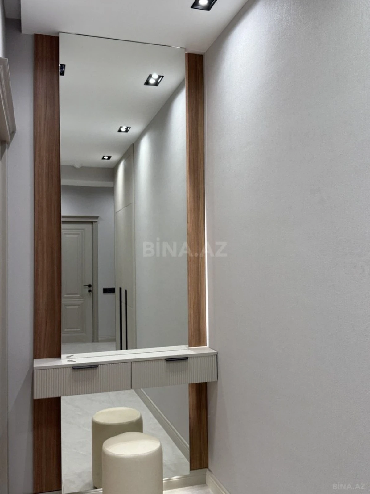 Satılır 2 otaqlı mənzil 77 m²