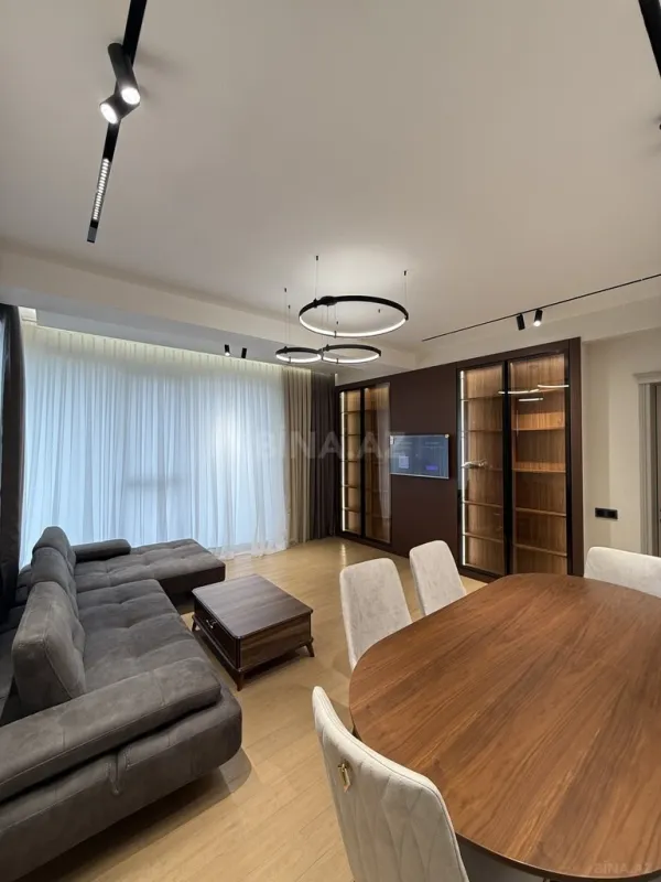 Satılır 2 otaqlı mənzil 77 m²