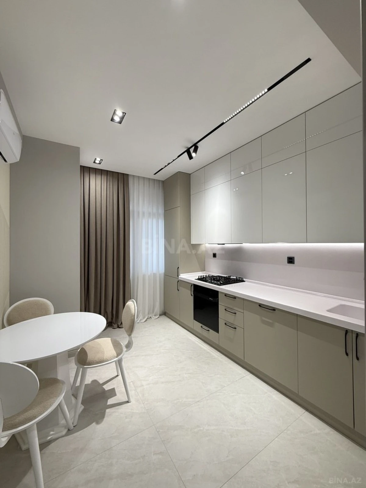 Satılır 2 otaqlı mənzil 77 m²