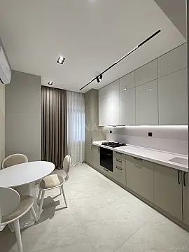 Satılır 2 otaqlı mənzil 77 m²